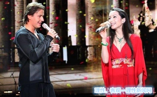 汤灿出狱近况引人唏嘘 繁华落尽依旧一袭红裙