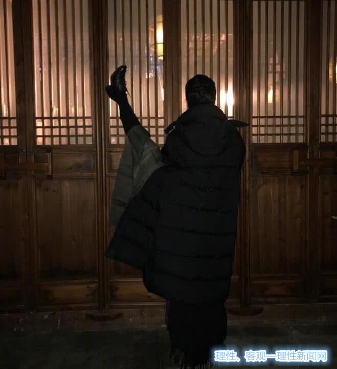 刘亦菲真是厉害 穿着高跟鞋都还能站着跨一字马!